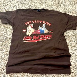 Miranda Lambert little red wagon tour merchandise